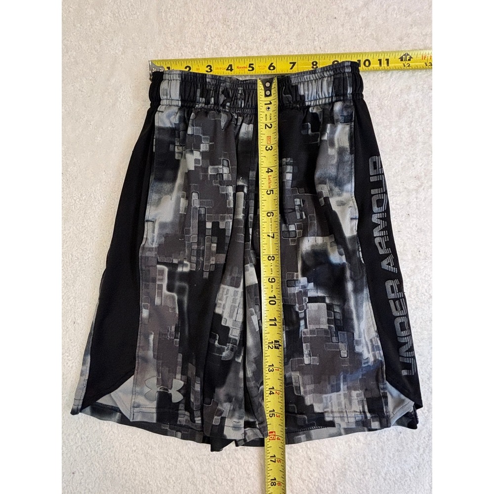 Under Armour Boys Digital Camo Athletic Shorts Black Grey YSM Loose Fit - Picture 2 of 4